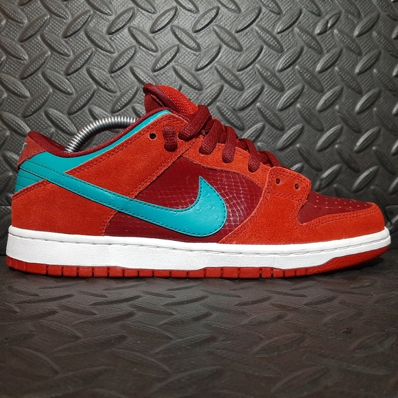 nike sb dunk low brickhouse